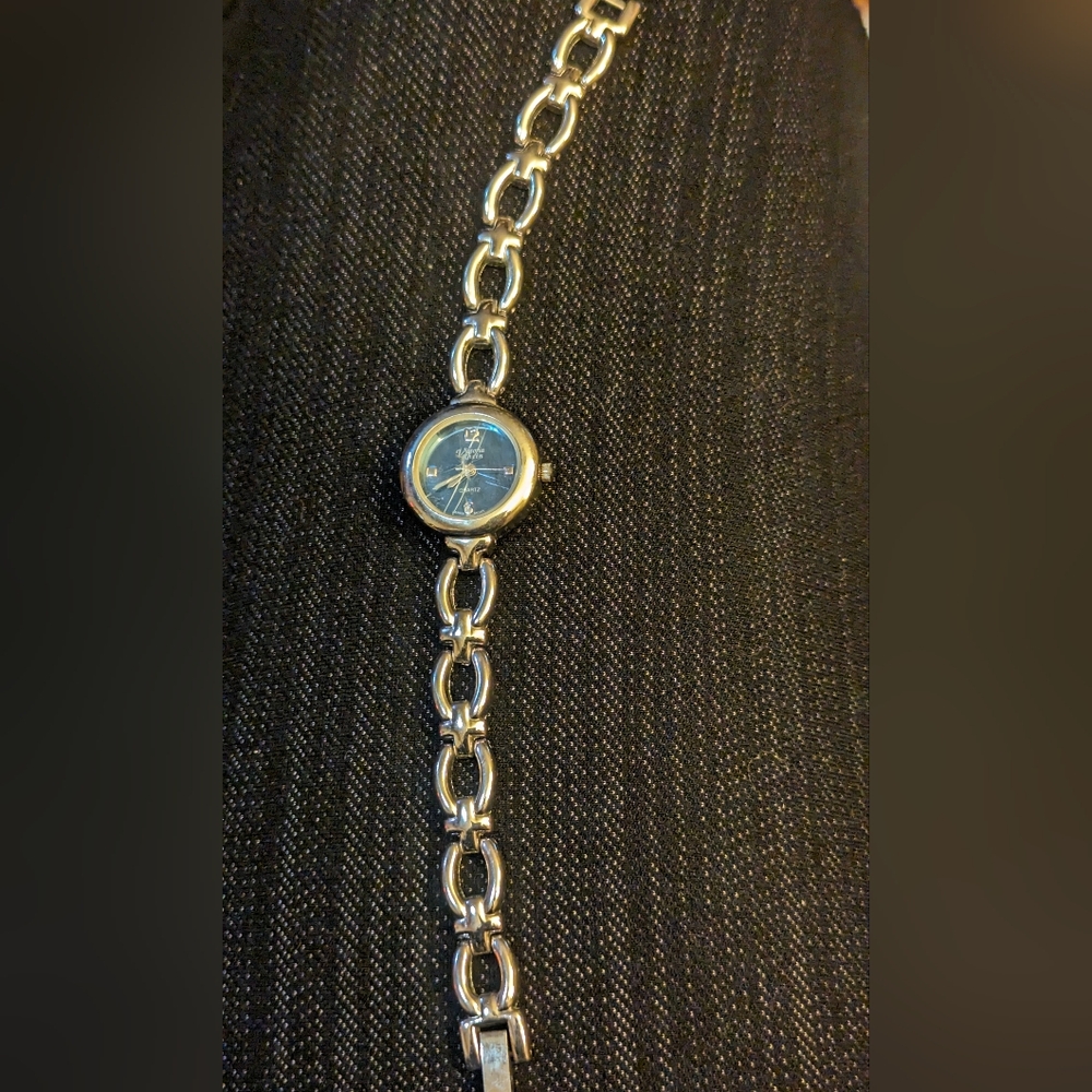 Vintage Victoria Rhein Ladies silver bracelet Watch.